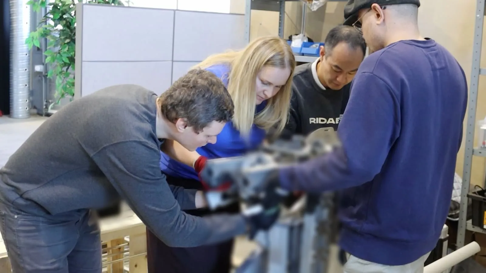 The team around the drive mechanism on the workbench